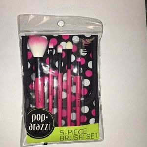 Makeup brushes